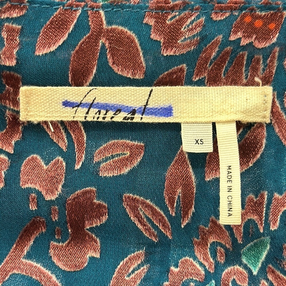 Floreat Valo Burnout Velvet Print Silk
Blend Asymmetrical Hem Blouse - Picture 6 of 8